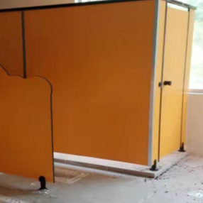 Eco Friendly Restroom Stall Dividers Customized Cubicle Toilet Partition For School Kindergarten