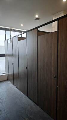 Compact HPL Public Toilet Partition, Phenolic Resin Restroom Stall Dividers for Commercial Buildings
